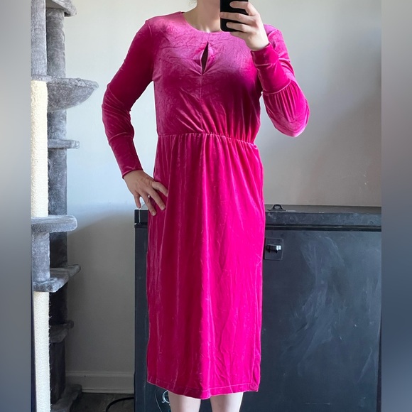 Beautiful Velour Midi Dress - Picture 2 of 15